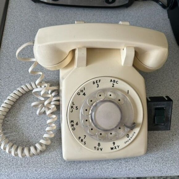 AT&T Western Electric Vintage Beige Dial Phone - Picture 1 of 13